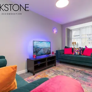 Island House - 3 Bedroom Townhouse By Bpne Darlington (Durham)